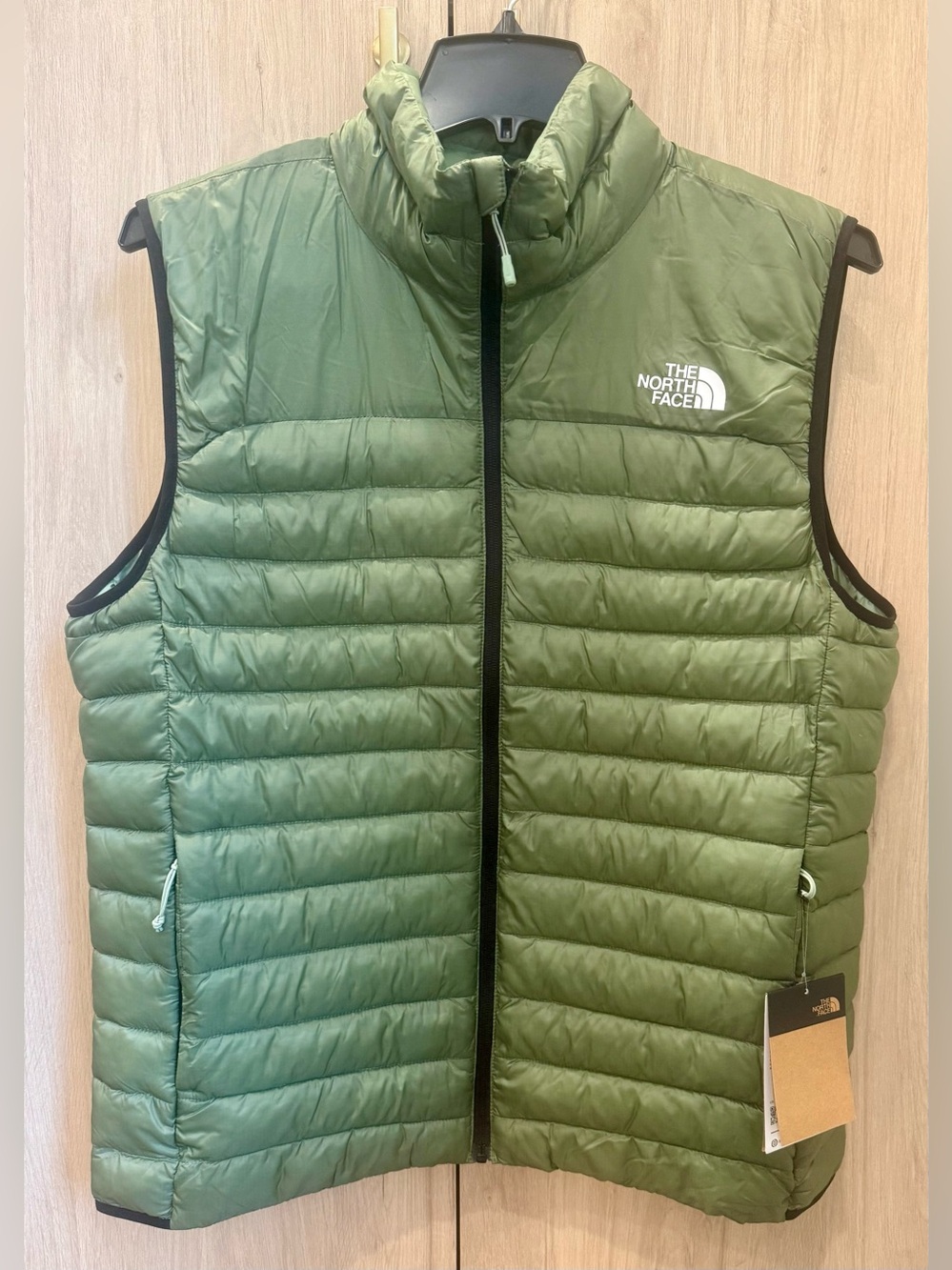 NWTs The North Face Men's Terra Peak Insulated Vest. Bark Mist (Green). Large